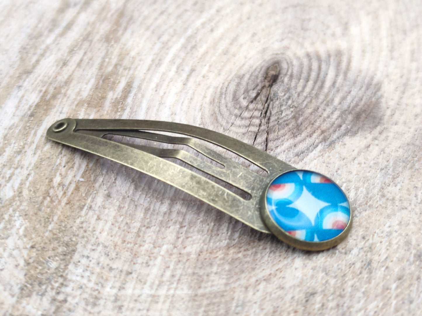 Barrette, cabochon de 12 mm de diamètre en résine sur imprimé, fait main