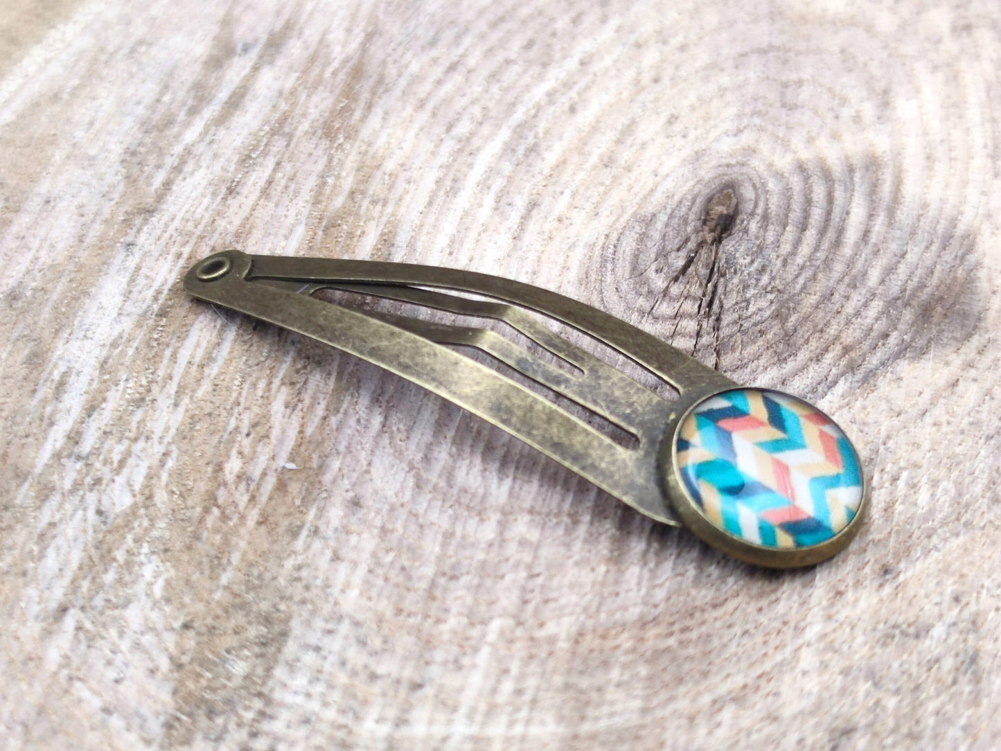 Barrette, cabochon de 12 mm de diamètre en résine sur imprimé, fait main
