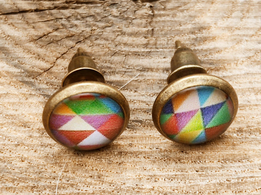 Clous d'oreille, cabochon de 8mm de diamètre en résine sur imprimé, motif asymétrique, fait main