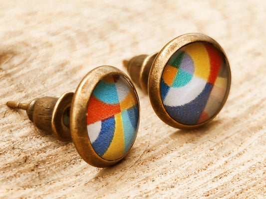 Clous d'oreille, cabochon de 8mm de diamètre en résine sur imprimé, motif asymétrique, fait main