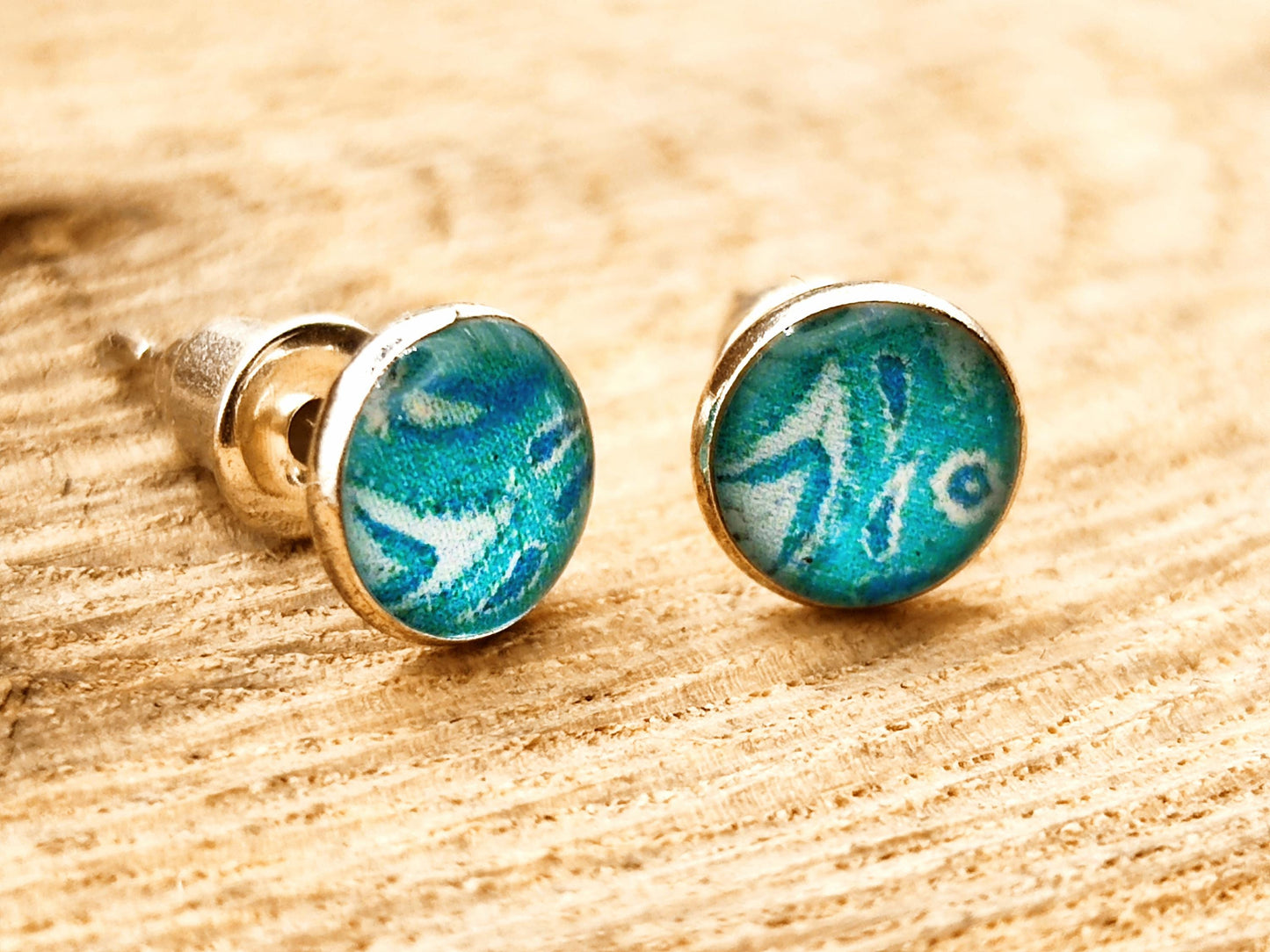 Clous d'oreille, cabochon de 6mm de diamètre en résine sur imprimé, fait main