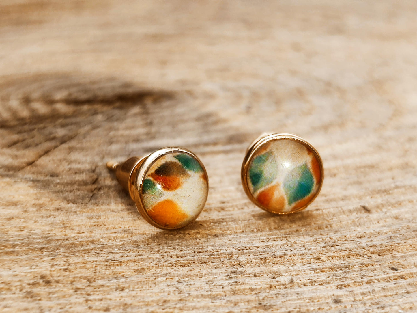 Clous d'oreille, cabochon de 6mm de diamètre en résine sur imprimé, fait main