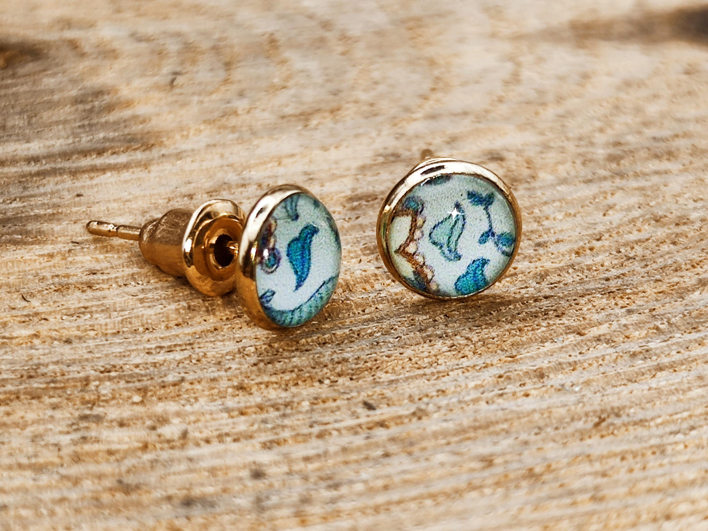 Clous d'oreille, cabochon de 6mm de diamètre en résine sur imprimé, fait main