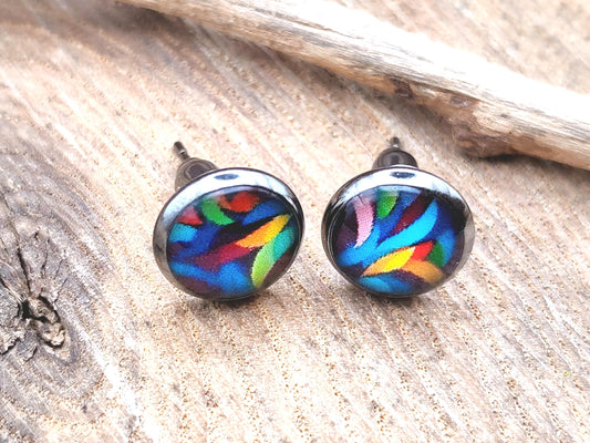 Clous d'oreille, acier inoxydable, cabochon de 8mm de diamètre en résine sur imprimé, motif asymétrique, fait main