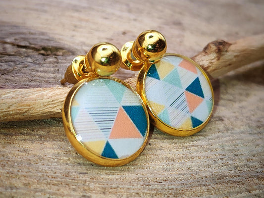 Puce d'oreille de 12mm de diamètre en résine sur imprimé, motif asymétrique, fait main