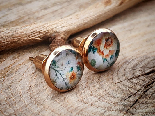 Clous d'oreille, acier inoxydable, cabochon de 8mm de diamètre en résine sur imprimé, fait main