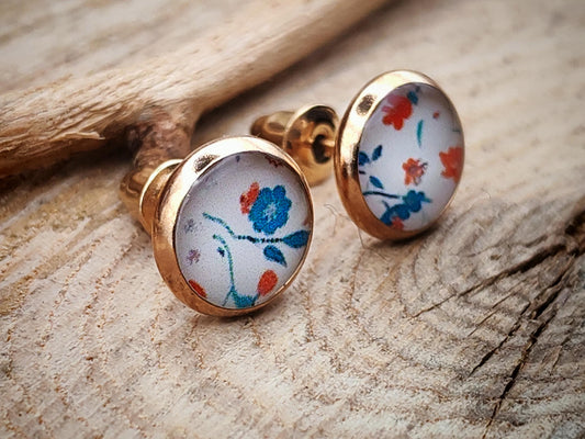 Clous d'oreille, acier inoxydable, cabochon de 8mm de diamètre en résine sur imprimé, fait main