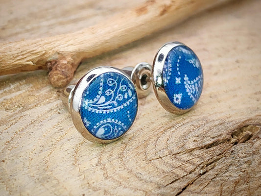 Clous d'oreille, acier inoxydable, cabochon de 8mm de diamètre en résine sur imprimé, motif asymétrique, fait main