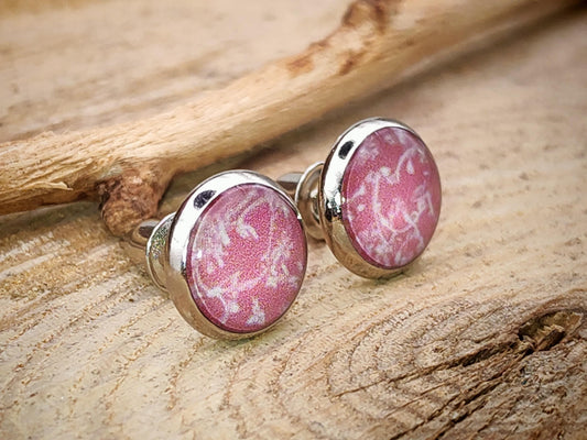 Clous d'oreille, acier inoxydable, cabochon de 8mm de diamètre en résine sur imprimé, motif asymétrique, fait main