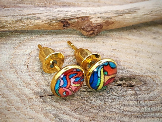 Clous d'oreille, acier inoxydable, cabochon de 6mm de diamètre en résine sur imprimé, motif asymétrique, fait main