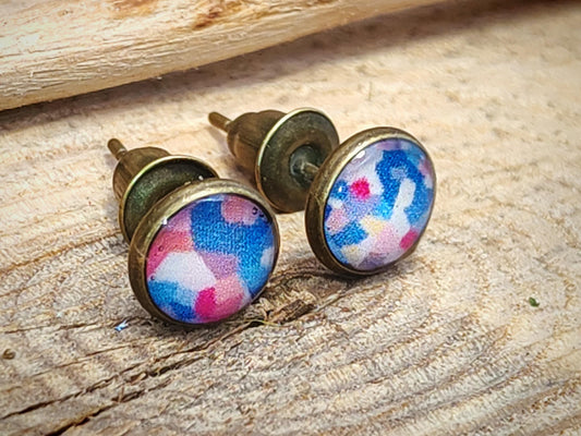Clous d'oreille, laiton couleur bronze, cabochon de 6mm de diamètre en résine sur imprimé, fait main
