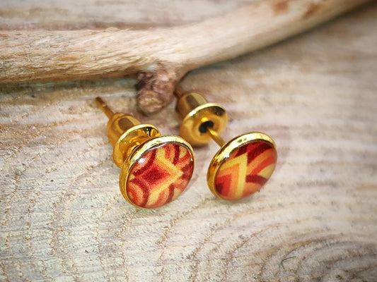 Clous d'oreille, acier inoxydable, cabochon de 6mm de diamètre en résine sur imprimé, fait main