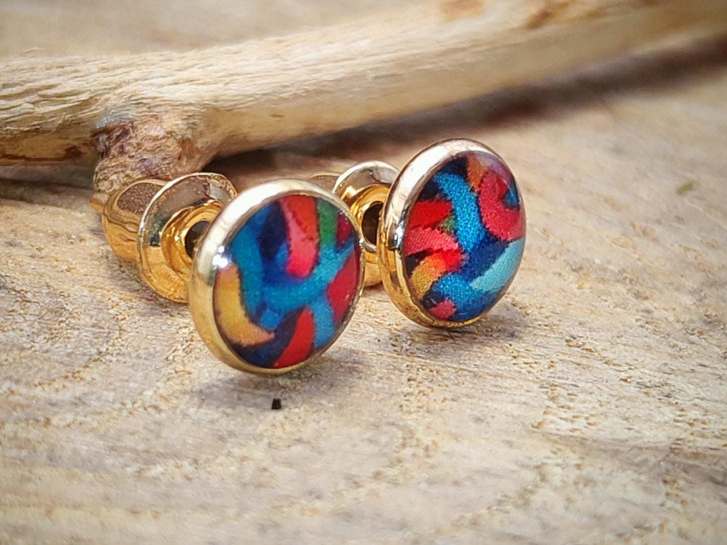 Clous d'oreille, acier inoxydable, cabochon de 6mm de diamètre en résine sur imprimé, motif asymétrique, fait main