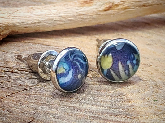 Clous d'oreille, acier inoxydable, cabochon de 6mm de diamètre en résine sur imprimé, fait main