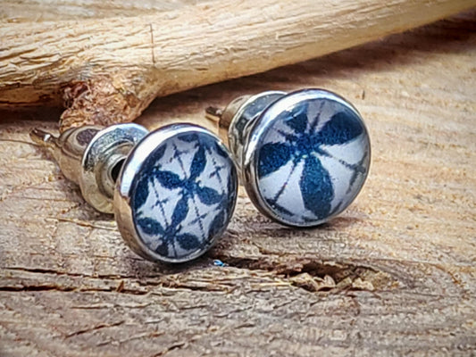 Clous d'oreille, acier inoxydable, cabochon de 6mm de diamètre en résine sur imprimé, fait main