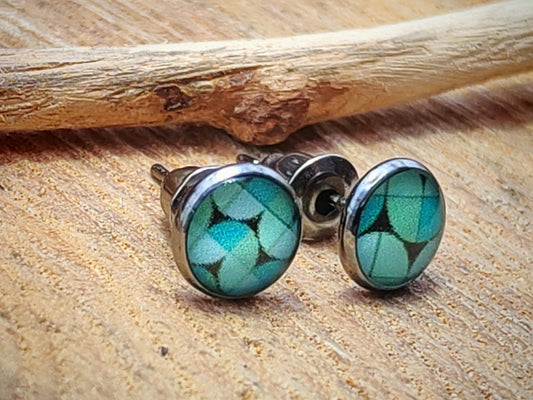 Clous d'oreille, acier inoxydable, cabochon de 6mm de diamètre en résine sur imprimé, motif asymétrique, fait main