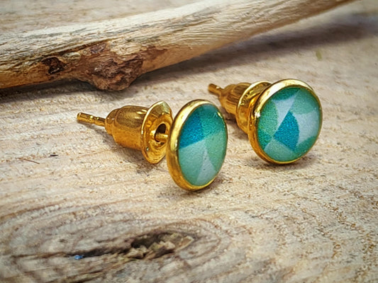 Clous d'oreille, acier inoxydable, cabochon de 6mm de diamètre en résine sur imprimé, motif asymétrique, fait main