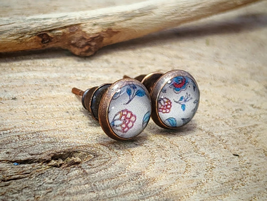 Clous d'oreille, cabochon de 6mm de diamètre en résine sur imprimé, fait main