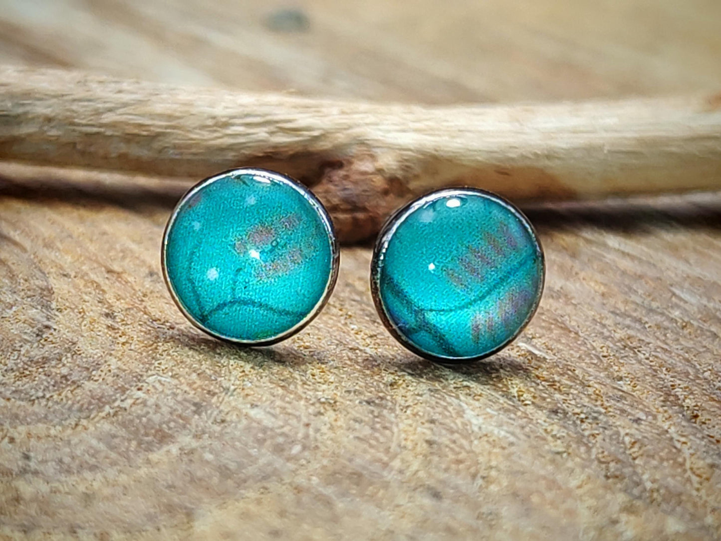 Clous d'oreille, cabochon de 6mm de diamètre en résine sur imprimé, fait main