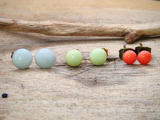 Clous d'oreille phosphorescents en résine, fait main, différentes tailles, différentes couleurs de métal et de résine