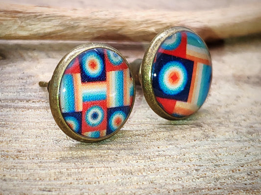 Clous d'oreille, cabochon de 10mm de diamètre en résine sur imprimé, motif asymétrique, fait main