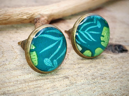 Clous d'oreille, cabochon de 10mm de diamètre en résine sur imprimé, motif asymétrique, fait main