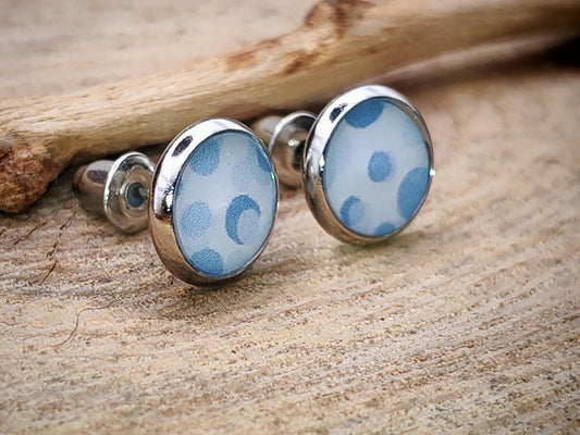 Clous d'oreille, acier inoxydable, cabochon de 8mm de diamètre en résine sur imprimé tâches rondes, motif asymétrique, fait main