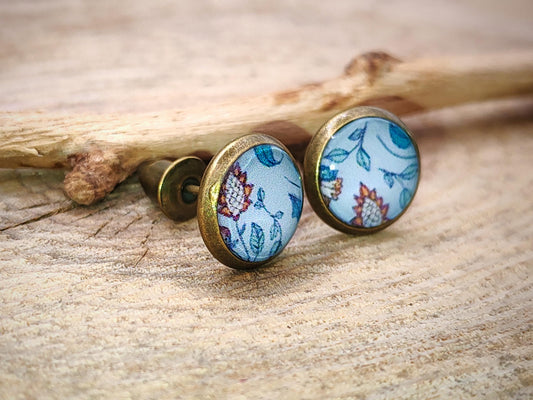 Clous d'oreille, cabochon de 8mm de diamètre en résine sur imprimé, motif asymétrique, fait main