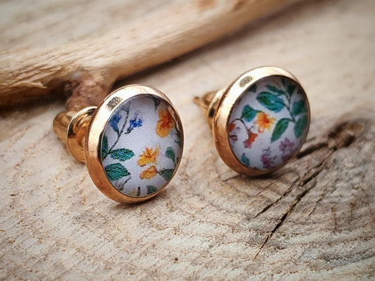 Clous d'oreille, acier inoxydable, cabochon de 8mm de diamètre en résine sur imprimé, fait main