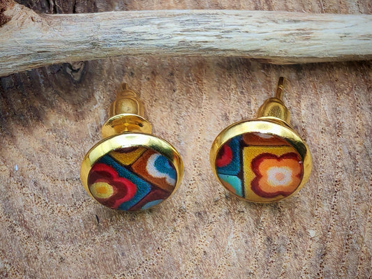 Clous d'oreille, acier inoxydable, cabochon de 8mm de diamètre en résine sur imprimé, motif asymétrique, fait main