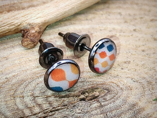 Clous d'oreille, acier inoxydable, cabochon de 6mm de diamètre en résine sur imprimé, motif asymétrique, fait main