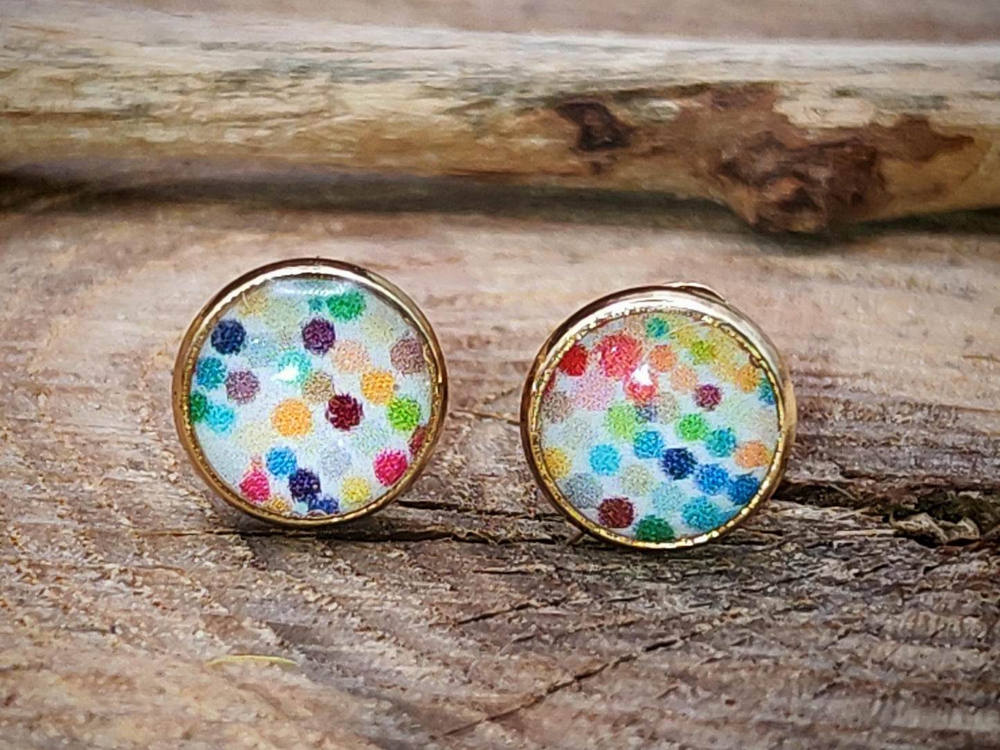 Clous d'oreille, acier inoxydable, cabochon de 6mm de diamètre en résine sur imprimé, fait main