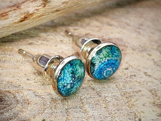 Clous d'oreille, acier inoxydable, cabochon de 6mm de diamètre en résine sur imprimé, fait main