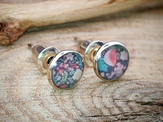 Clous d'oreille, acier inoxydable, cabochon de 6mm de diamètre en résine sur imprimé, fait main