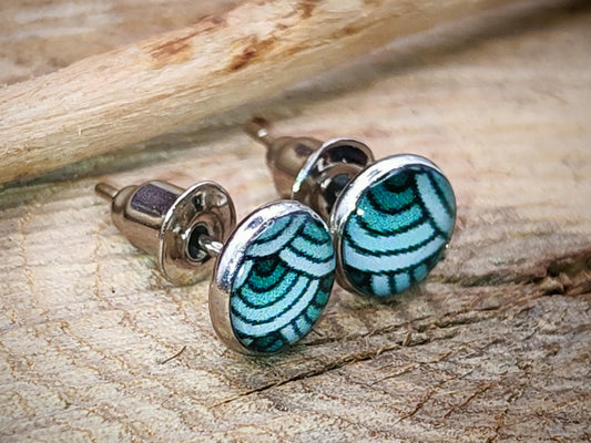 Clous d'oreille, cabochon de 6mm de diamètre en résine sur imprimé, fait main