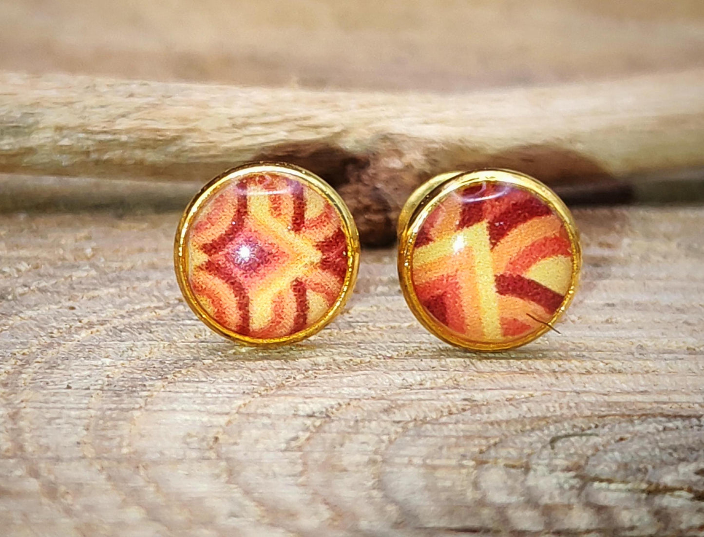 Clous d'oreille, acier inoxydable, cabochon de 6mm de diamètre en résine sur imprimé, fait main