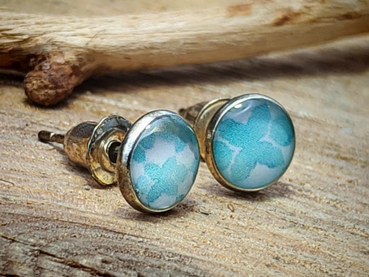 Clous d'oreille, acier inoxydable, cabochon de 6mm de diamètre en résine sur imprimé, fait main