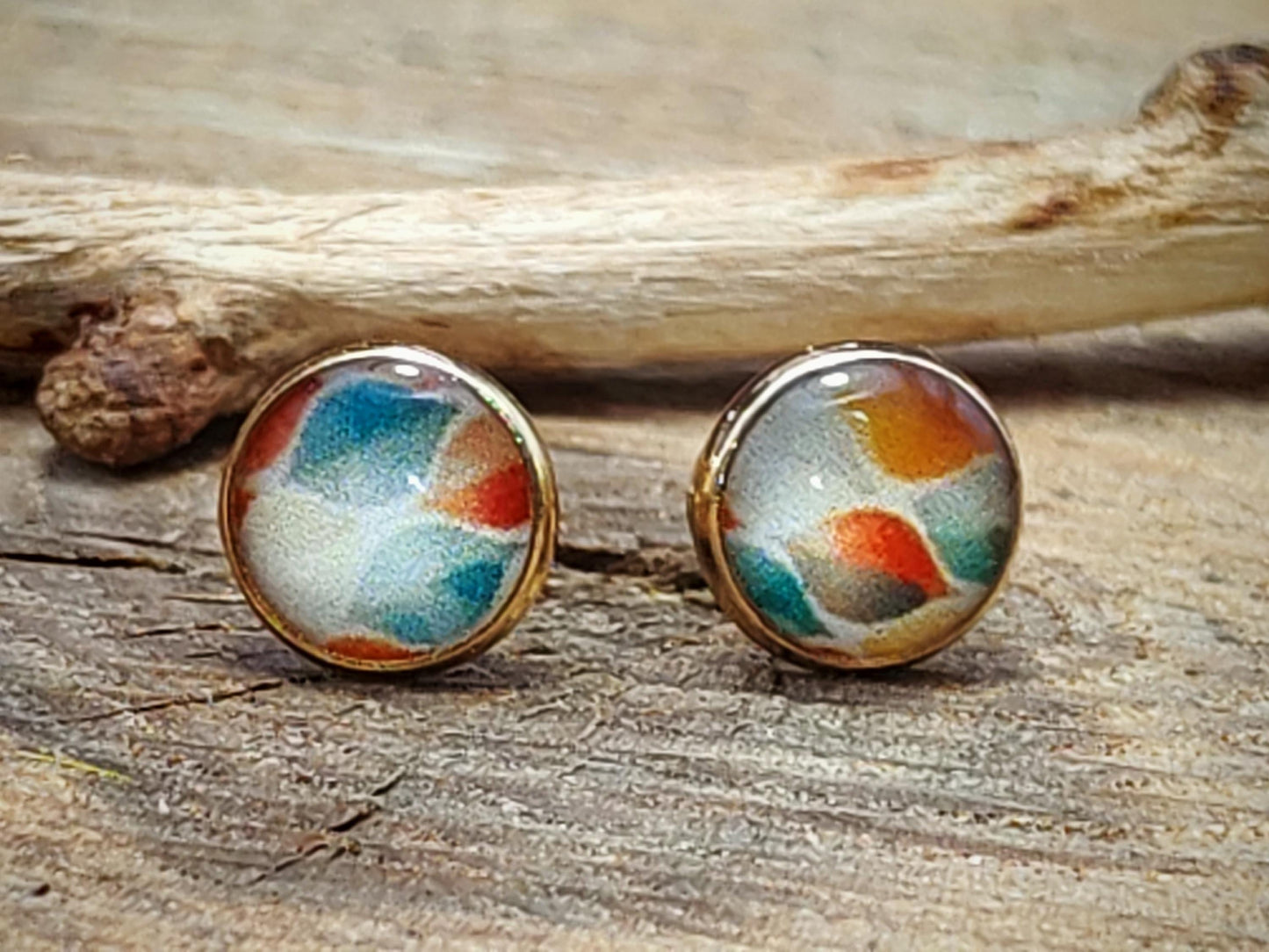 Clous d'oreille, cabochon de 6mm de diamètre en résine sur imprimé, fait main