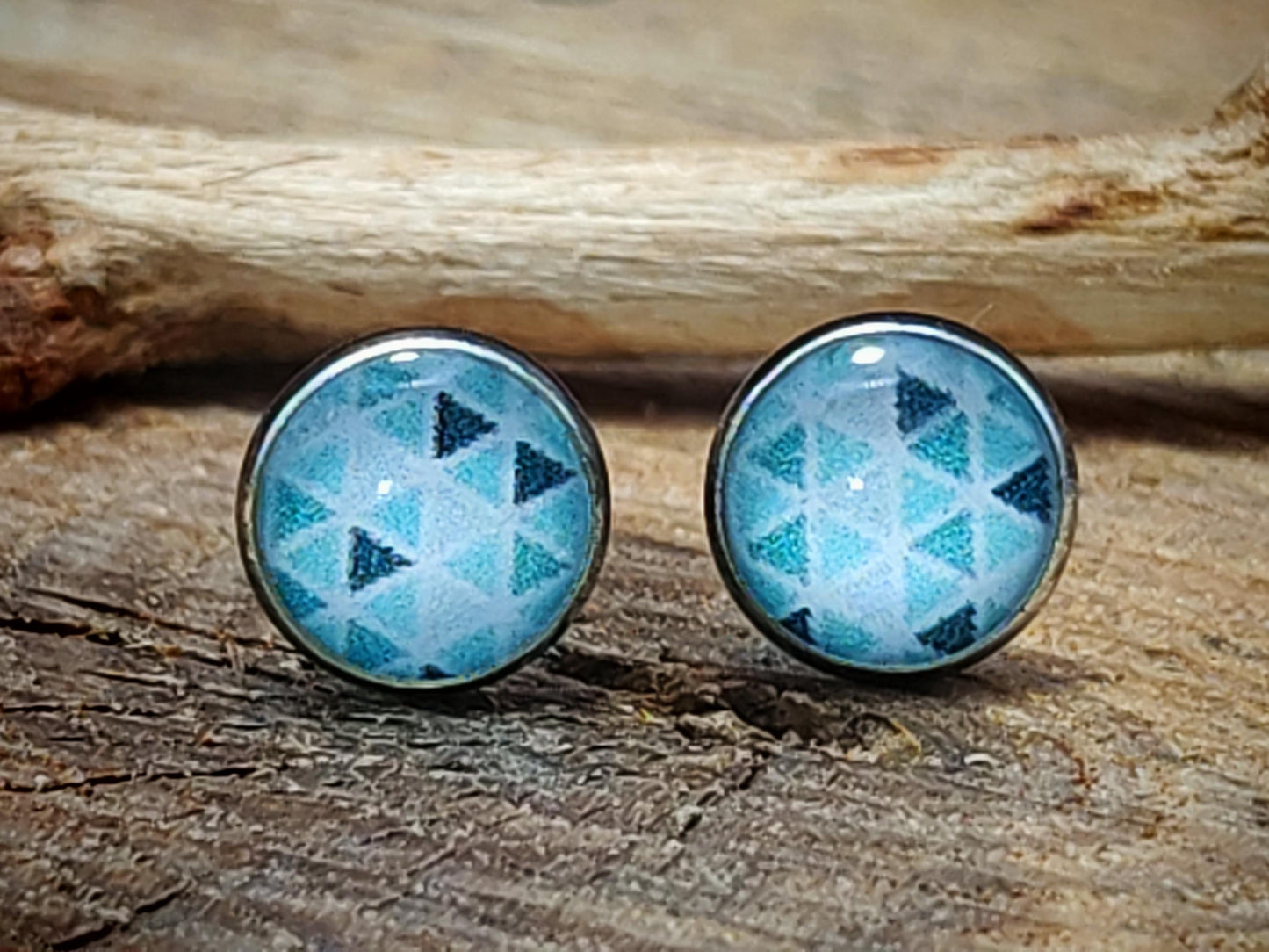 Clous d'oreille, cabochon de 6mm de diamètre en résine sur imprimé, fait main