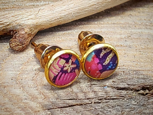 Clous d'oreille, acier inoxydable, cabochon de 6mm de diamètre en résine sur imprimé, motif asymétrique, fait main