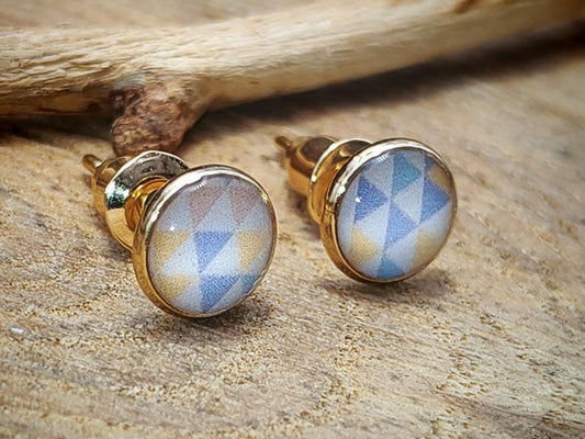 Clous d'oreille, acier inoxydable, cabochon de 6mm de diamètre en résine sur imprimé, motif asymétrique, fait main