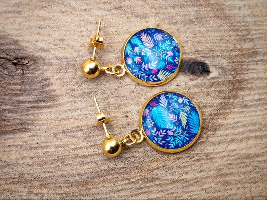 Puce d'oreille de 14mm de diamètre en résine sur imprimé, motif asymétrique, fait main