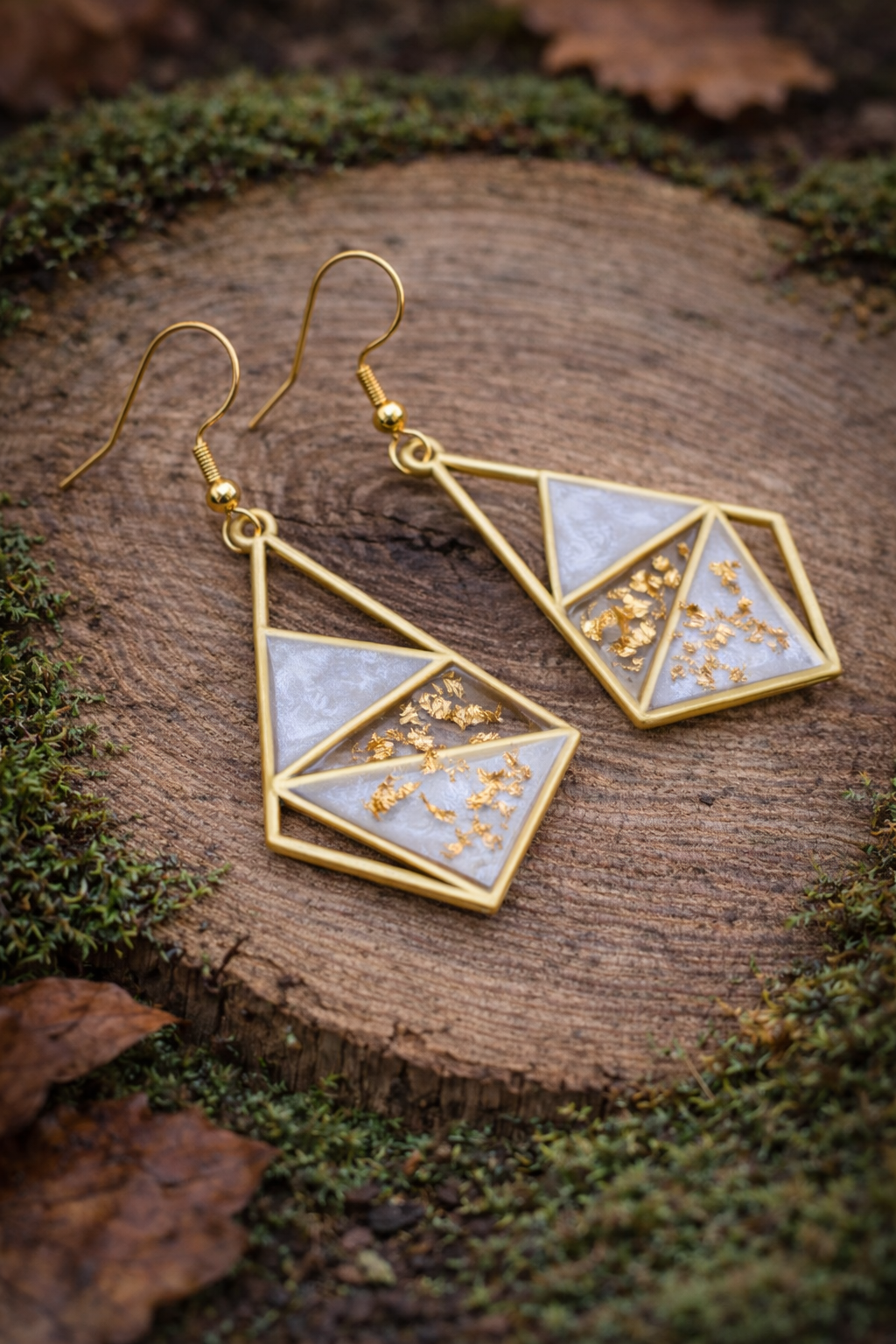 Boucles d’oreilles – Géométrie nacrée & éclats dorés