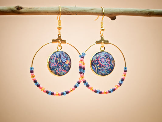 Boucles d’oreilles - Cercles de soie aux perles éclatantes