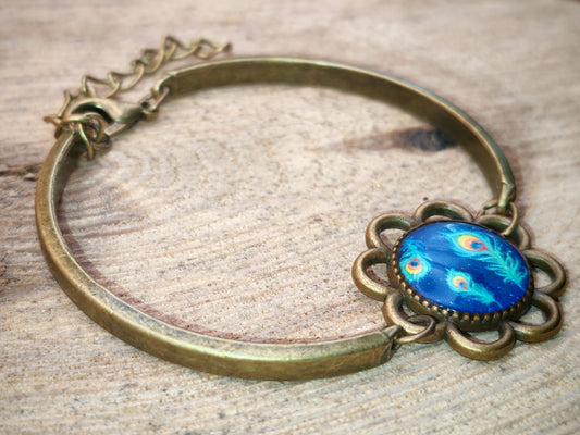 Bracelet bronze avec cabochon motif plumes de paon