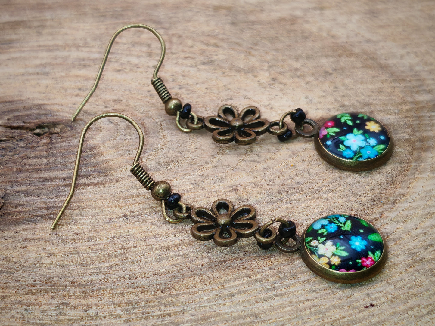 Boucles d’oreilles – Fleurs suspendues à la nuit