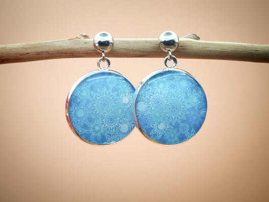 Boucles d’oreilles – Mandalas givrés sur bleu céleste