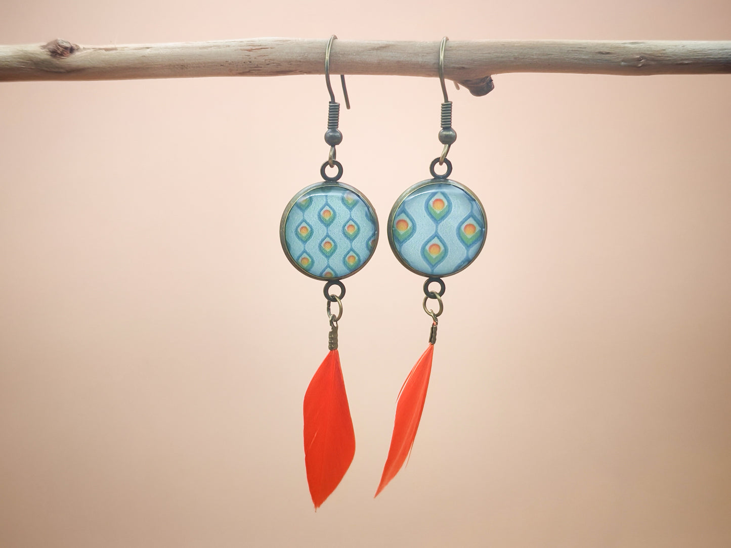 Boucles d'oreilles –  Plumes de paon corail