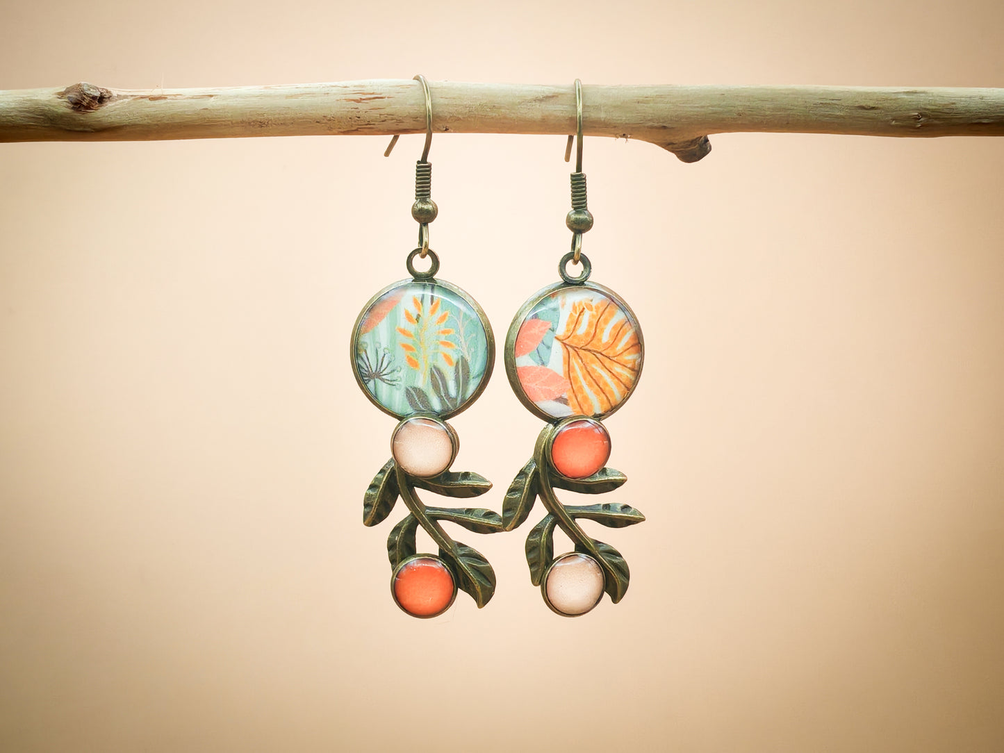 Boucles d’oreilles – Rêverie feuillue et perles pêche