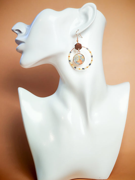 Boucles d’oreilles – Créoles dorées & cabochons mandalas floraux